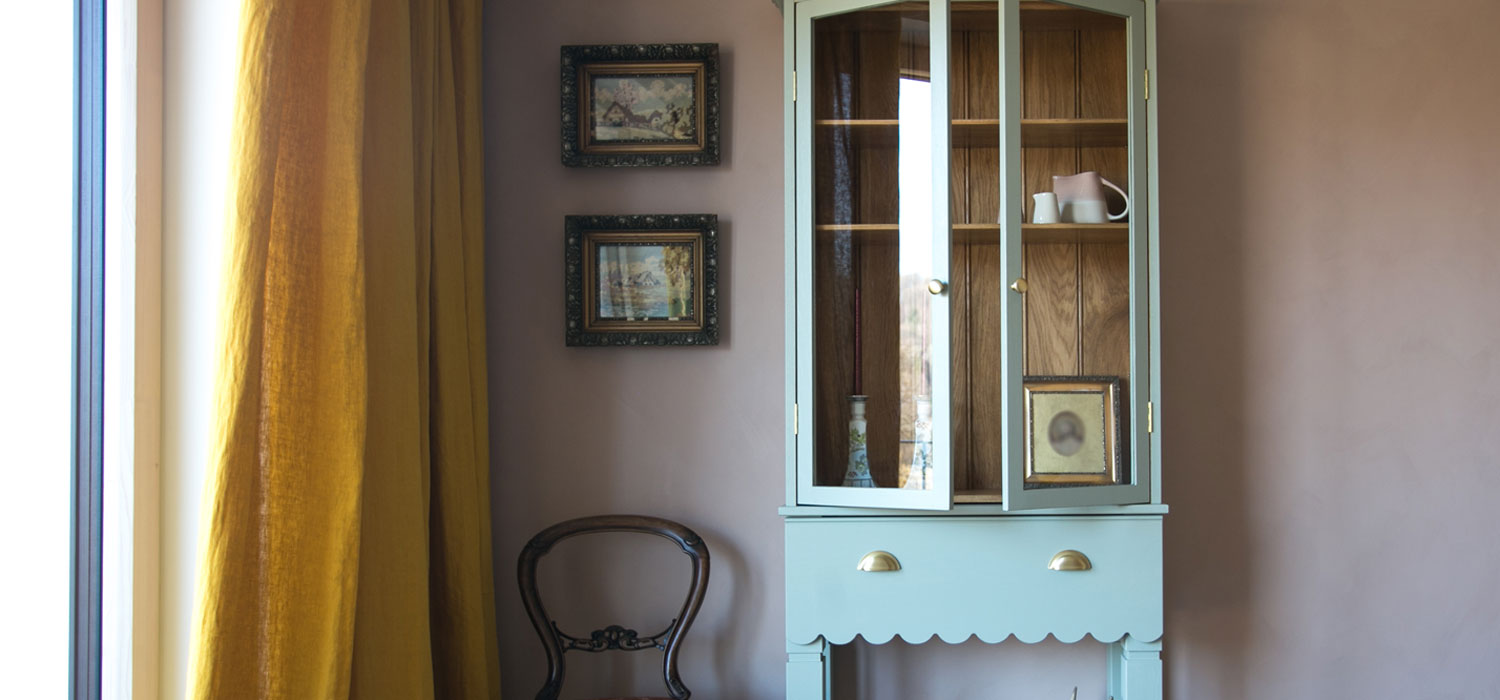 Sekretár Erita,Tichá elegancia